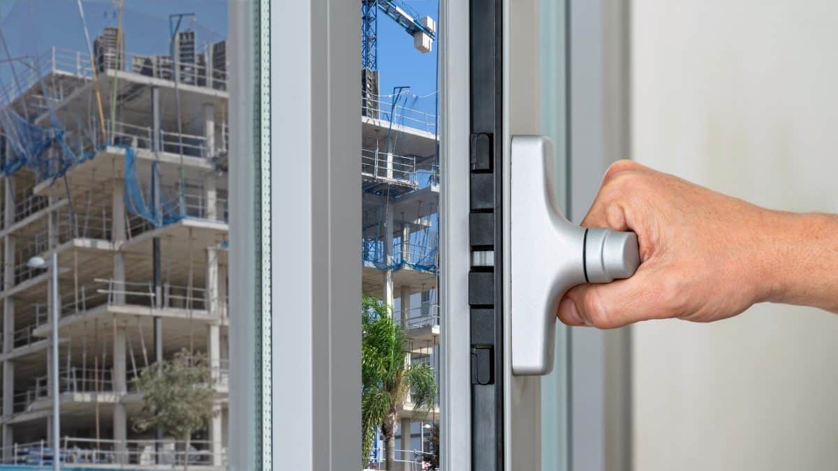 noise reduction glass installation